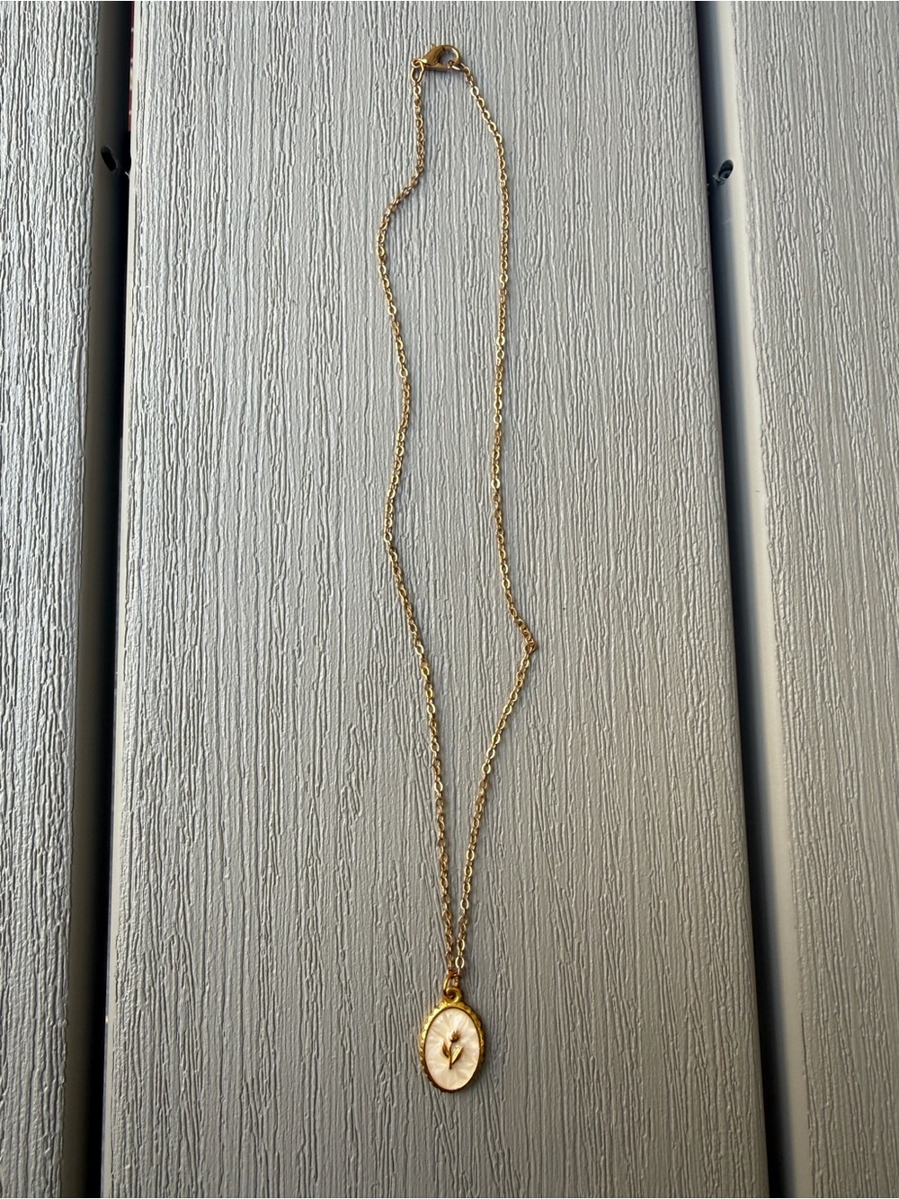 Vintage Gold Tone Ivory Floral Tulip Pendant Necklace